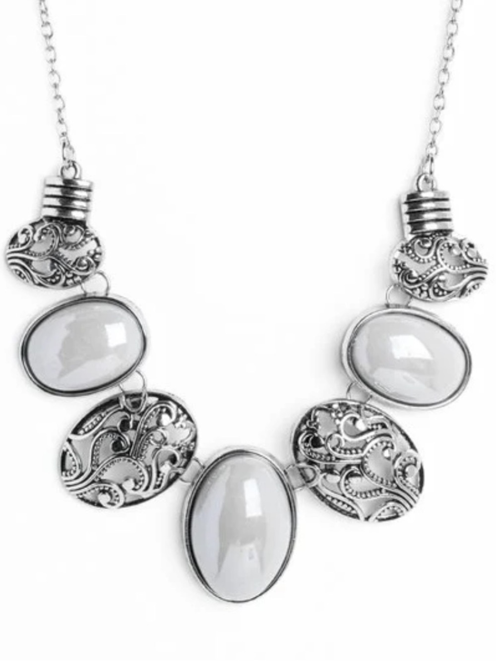 ⚪️🩶⚪️ “PATTERNED PAISLEY” SILVER NECKLACE WITH FREE EARRINGS ~ PAPARAZZI❗️ ⚪️🩶⚪️